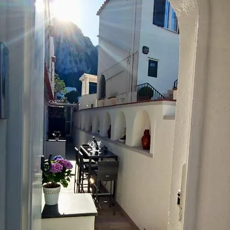 Lusi House דירה *